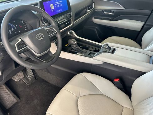 Used 2026 Toyota Grand Highlander AWD Hybrid image 11