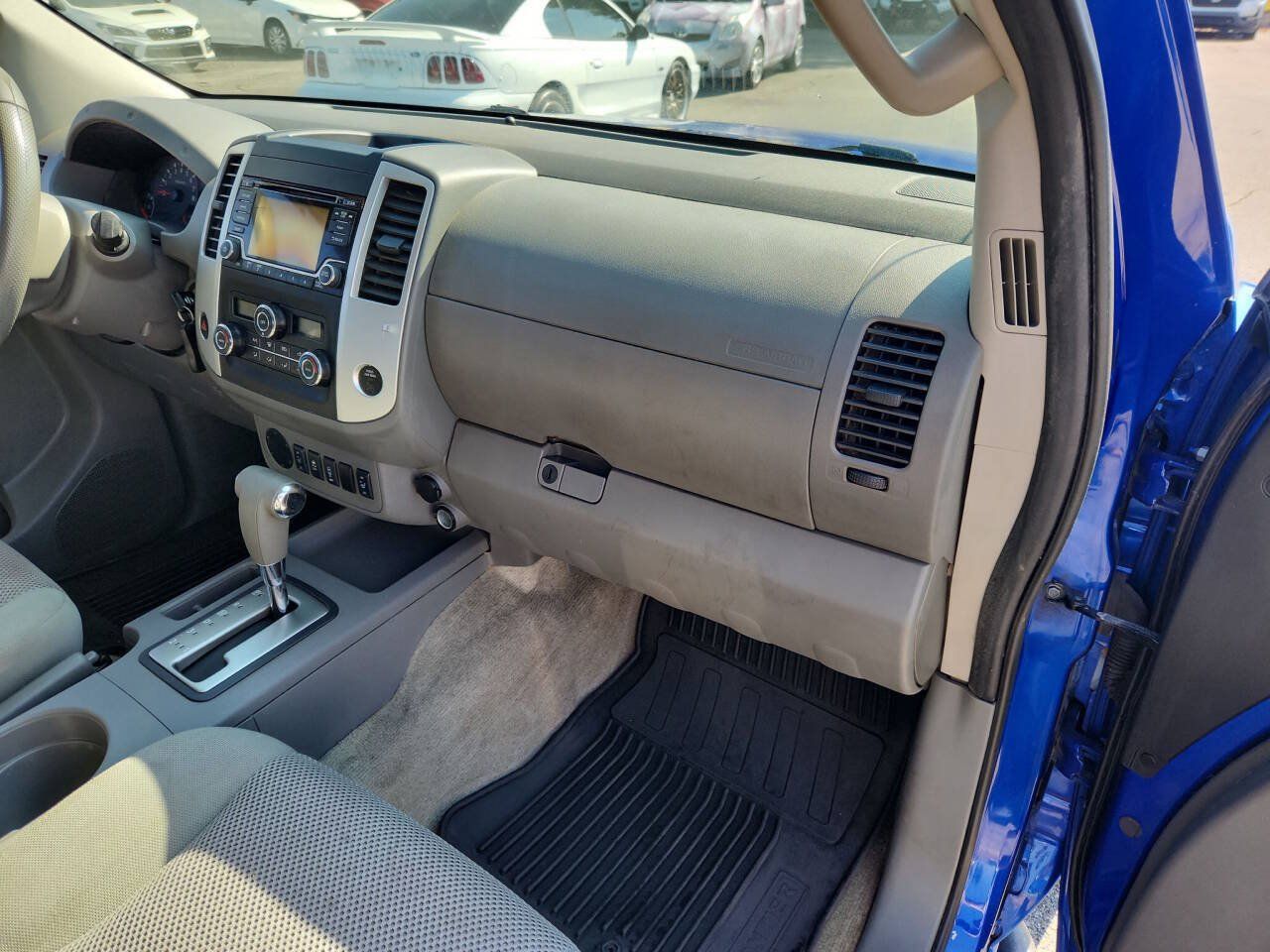 Used 2015 Nissan Frontier SV w/ SV Value Truck Package RWD image 20