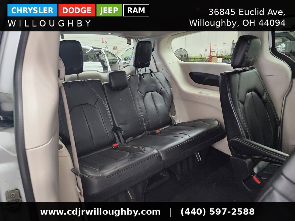 Used 2024 Chrysler Pacifica Touring-L FWD image 34