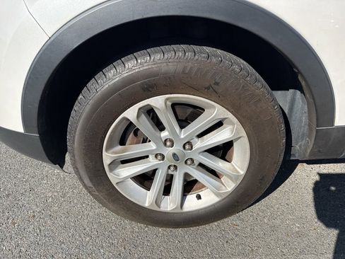 Used 2015 Ford Explorer XLT w/ Equipment Group 202A image 9