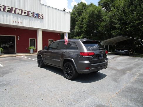 Used 2020 Jeep Grand Cherokee Altitude AWD/4WD image 3