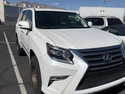 Used 2017 Lexus GX 460 Luxury w/ Preferred Accessory Package AWD/4WD image 2