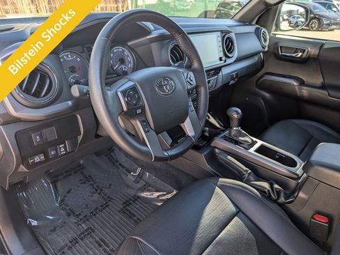 Used 2022 Toyota Tacoma TRD Off-Road w/ TRD Premium Off Road Package image 8