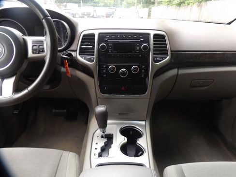 Used 2012 Jeep Grand Cherokee Laredo AWD/4WD image 14