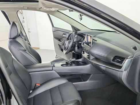Used 2024 Nissan Rogue SV w/ SV Premium Package FWD image 21