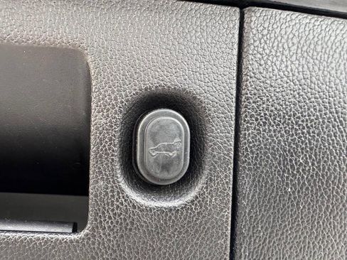 Used 2018 Chevrolet Suburban LT w/ LT Signature Package image 43