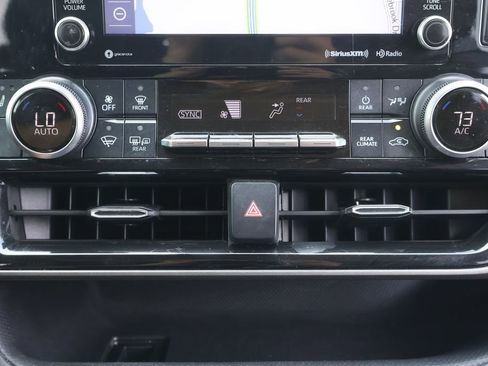 Used 2021 Toyota Highlander XLE FWD image 26