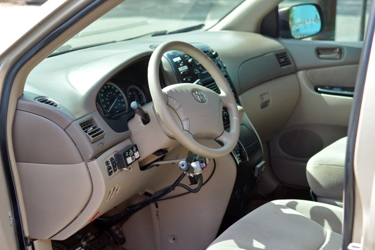 Used 2005 Toyota Sienna LE w/ Assistance Pkg 2 FWD image 18