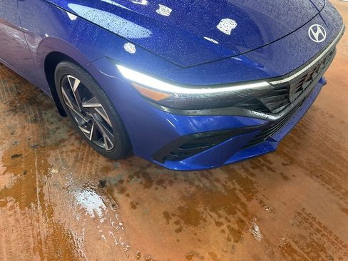 Certified 2024 Hyundai Elantra SEL w/ Convenience Package image 9