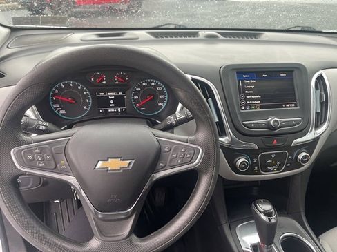 Used 2020 Chevrolet Equinox LS image 9