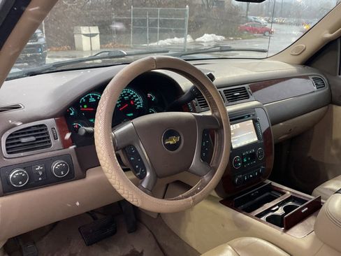 Used 2013 Chevrolet Avalanche LTZ image 14