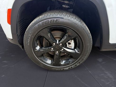 Used 2022 Jeep Grand Cherokee L Laredo image 13