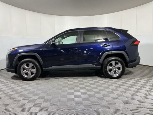 Used 2022 Toyota RAV4 XLE AWD/4WD image 5