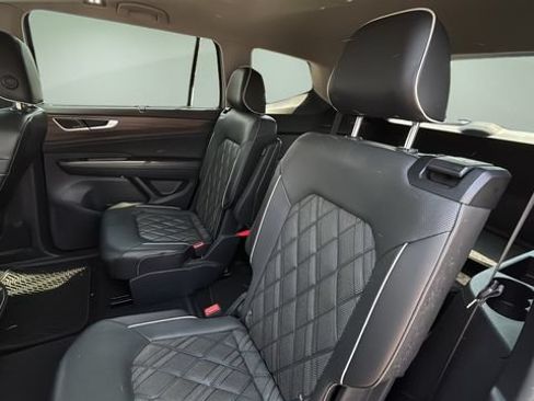 Used 2024 Volkswagen Atlas SEL Premium R-Line AWD/4WD image 20