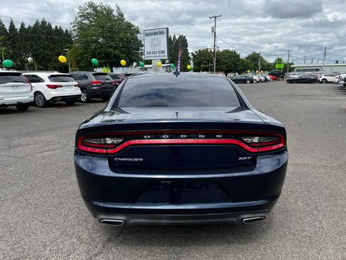 Used 2015 Dodge Charger SXT RWD image 4