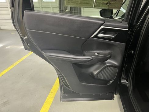 Used 2024 Mitsubishi Outlander SE image 30