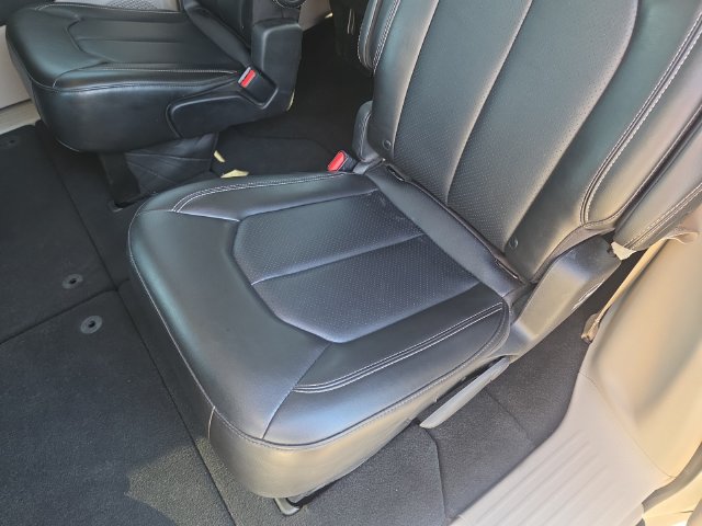 Used 2024 Chrysler Pacifica Touring-L FWD image 27