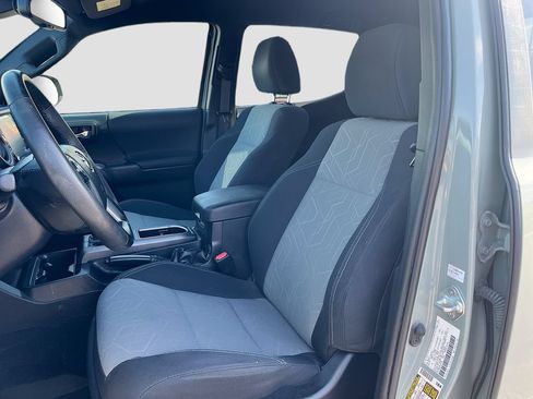 Used 2023 Toyota Tacoma TRD Sport w/ Black Out Package (TMS) AWD/4WD image 19