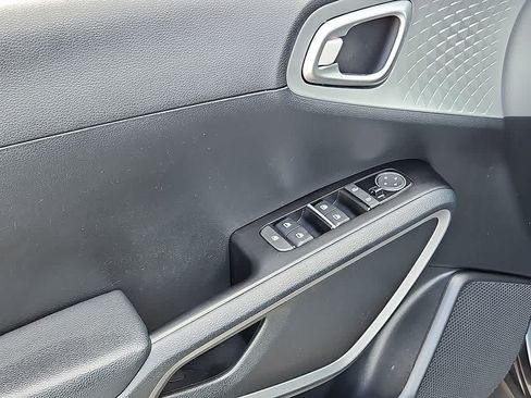 Used 2022 Kia Soul LX w/ Technology Package FWD image 12