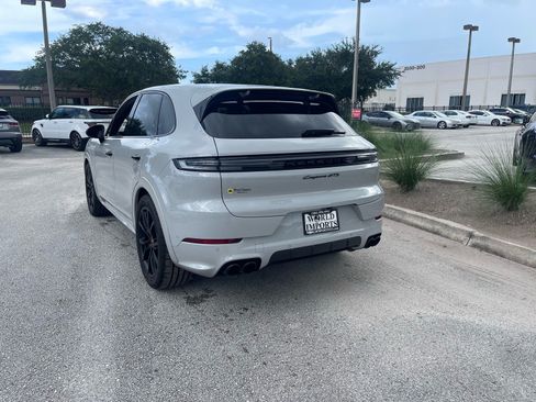 Used 2025 Porsche Cayenne GTS AWD/4WD image 52