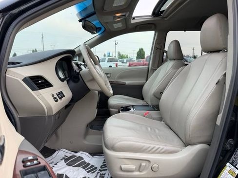 Used 2011 Toyota Sienna XLE w/ XLE Navigation Pkg FWD image 2