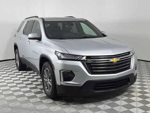 Used 2022 Chevrolet Traverse LT FWD image 3