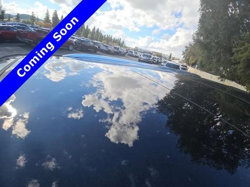 Used 2022 Cadillac Escalade Premium Luxury image 17