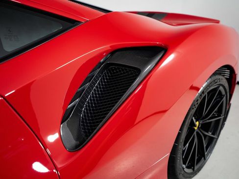 Used 2019 Ferrari 488 Pista Coupe RWD image 17