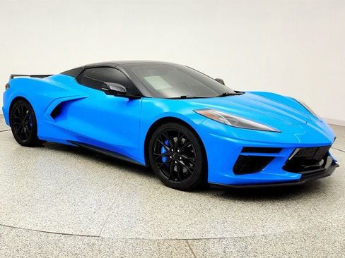 Used 2023 Chevrolet Corvette Stingray Premium Conv w/ Z51 Performance Package RWD image 3