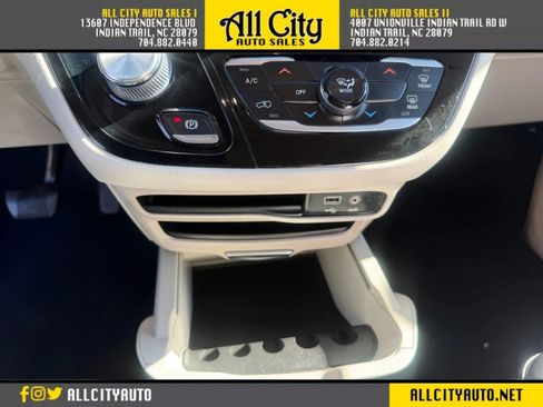 Used 2020 Chrysler Voyager Lxi image 18