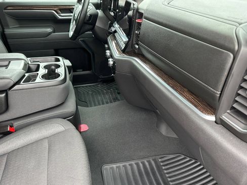 Used 2025 GMC Sierra 1500 SLE w/ Preferred Package AWD/4WD image 18