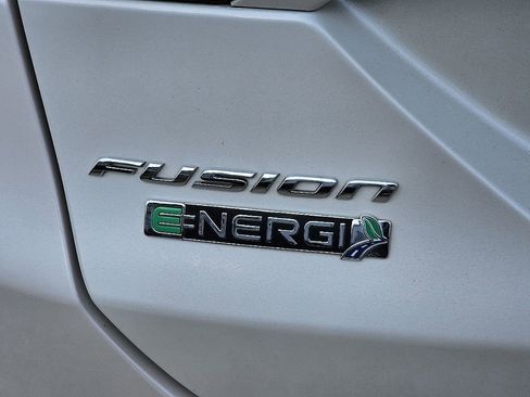 Used 2016 Ford Fusion Energi Titanium w/ Driver Assist Package FWD image 13