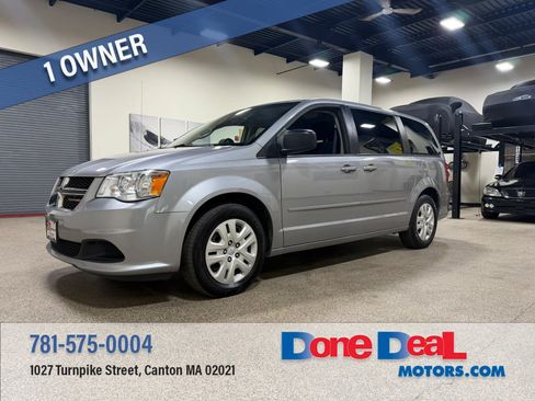 Used 2017 Dodge Grand Caravan SE FWD image 1