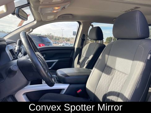 Used 2019 Nissan Titan SV w/ SV Convenience Package image 13