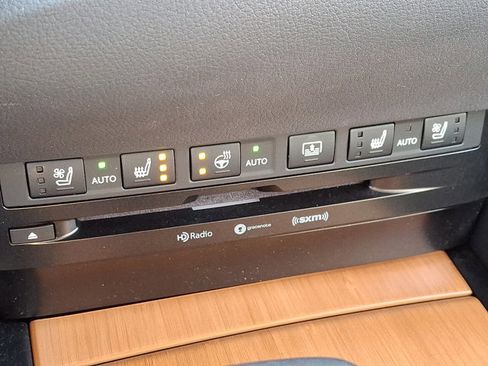 Used 2020 Lexus ES 300h w/ Luxury Package image 16