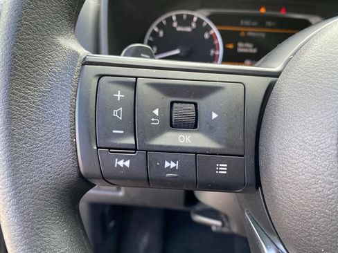 Used 2023 Nissan Rogue S AWD/4WD image 18