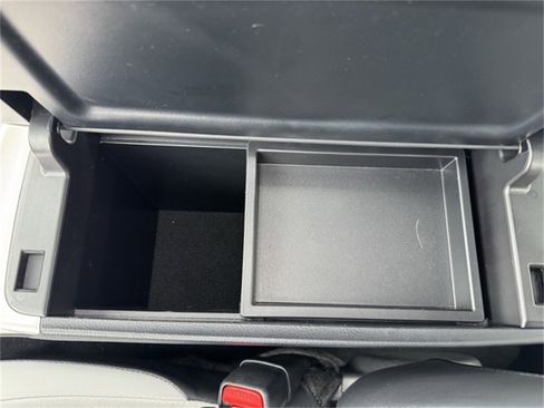 Used 2018 Toyota Prius Four image 20