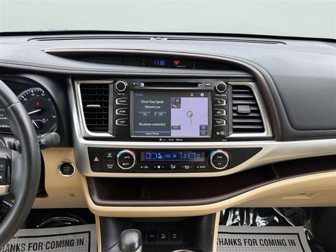 Used 2016 Toyota Highlander XLE AWD/4WD image 21