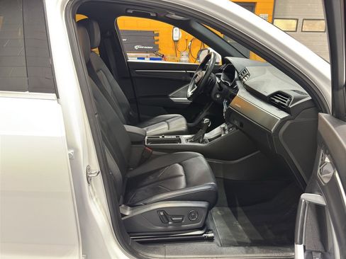 Used 2025 Audi Q3 2.0T Premium image 16