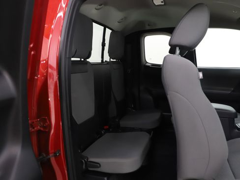 Used 2020 Toyota Tacoma SR w/ SR Convenience Package image 11