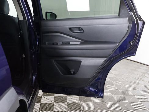 Used 2024 Nissan Pathfinder SV AWD/4WD image 25