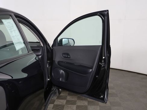 Used 2022 Honda HR-V LX image 12