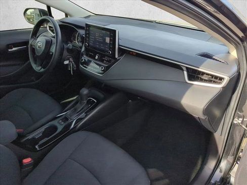 Used 2021 Toyota Corolla LE image 20
