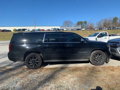 Used 2020 Chevrolet Suburban Premier w/ Premier Plus Edition image 28