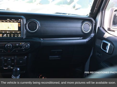 Used 2022 Jeep Wrangler Unlimited Sahara image 32