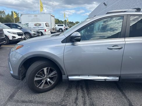 Used 2017 Toyota RAV4 XLE FWD image 7