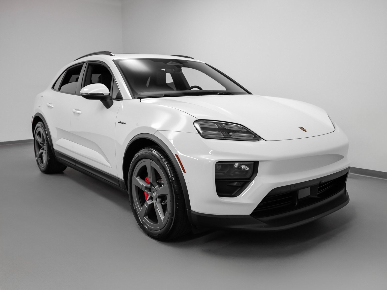 Certified 2025 Porsche Macan 4S Electric AWD/4WD image 9