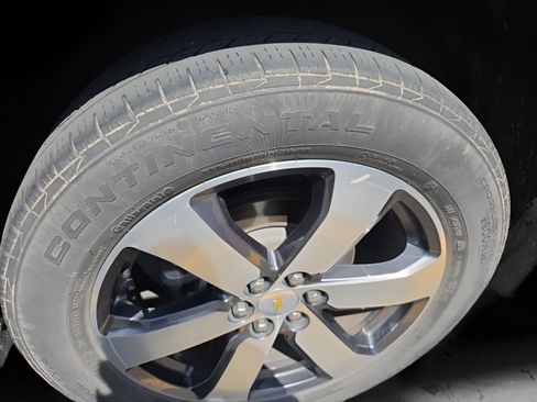 Used 2020 Chevrolet Traverse LT w/ LT Premium Package AWD/4WD image 13