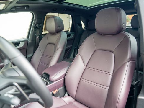 Used 2024 Porsche Cayenne E-Hybrid image 5