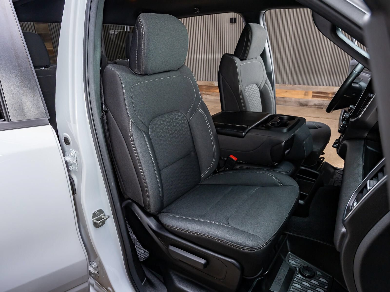 Used 2025 RAM 1500 Big Horn AWD/4WD image 29